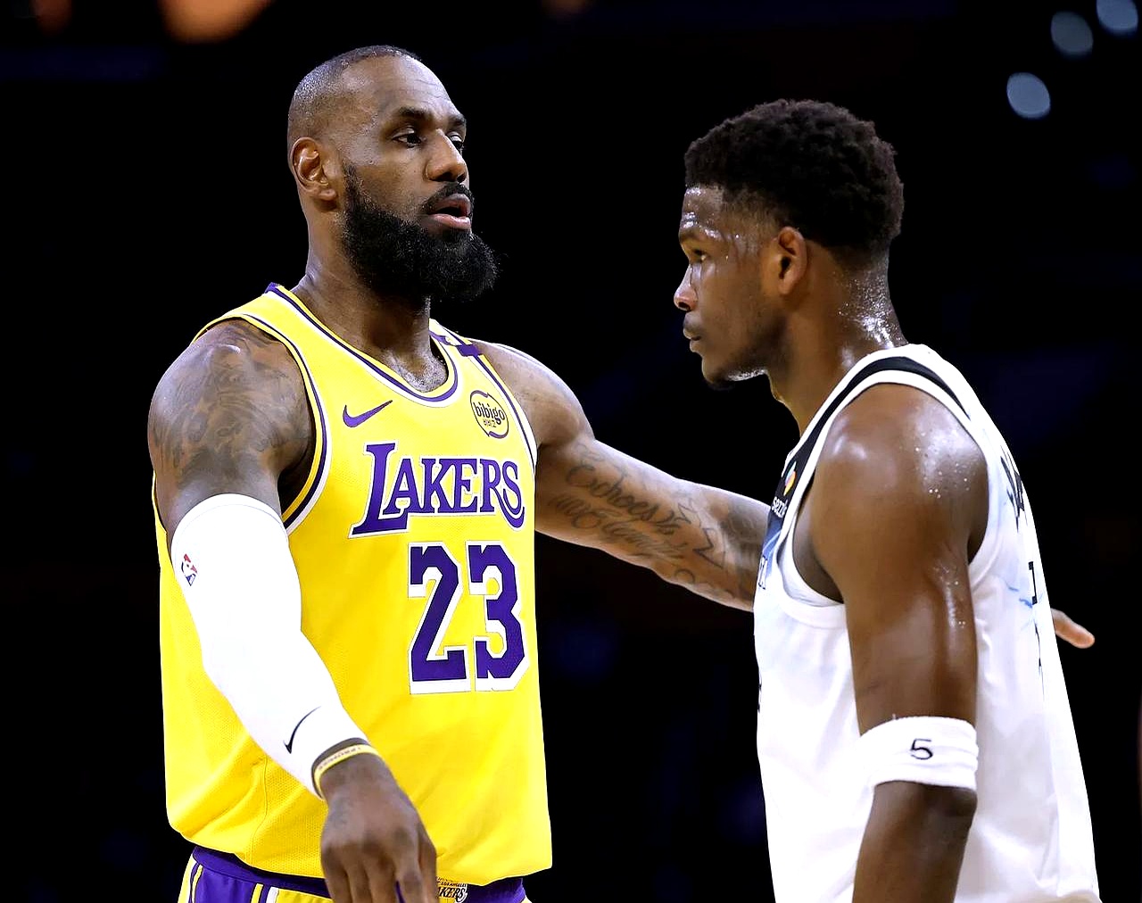 九游登录入口-Faker焦点对战，詹姆斯与40激战掘金分钟，反败为胜胜负难料！赢得满堂喝彩的简单介绍